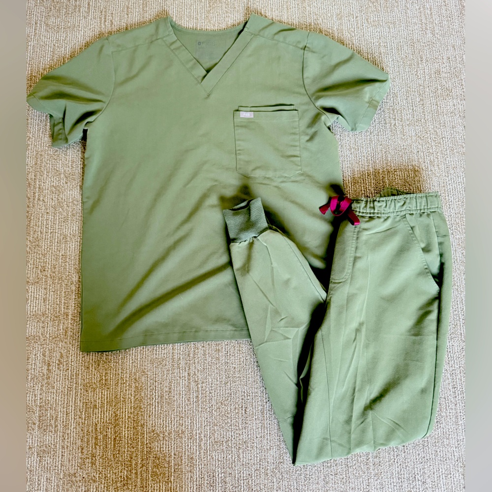 FIGS Men’s Scrub Set Dark Olive - M/S